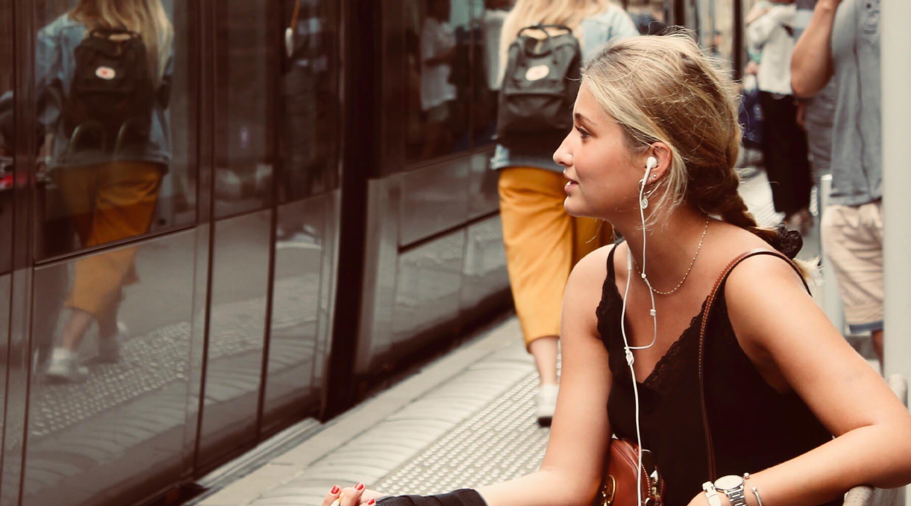 Explore the Best Mental Health Podcasts for Women, V3 Apparel seamless workout leggings, gym tights, fitness sports bras and tank top