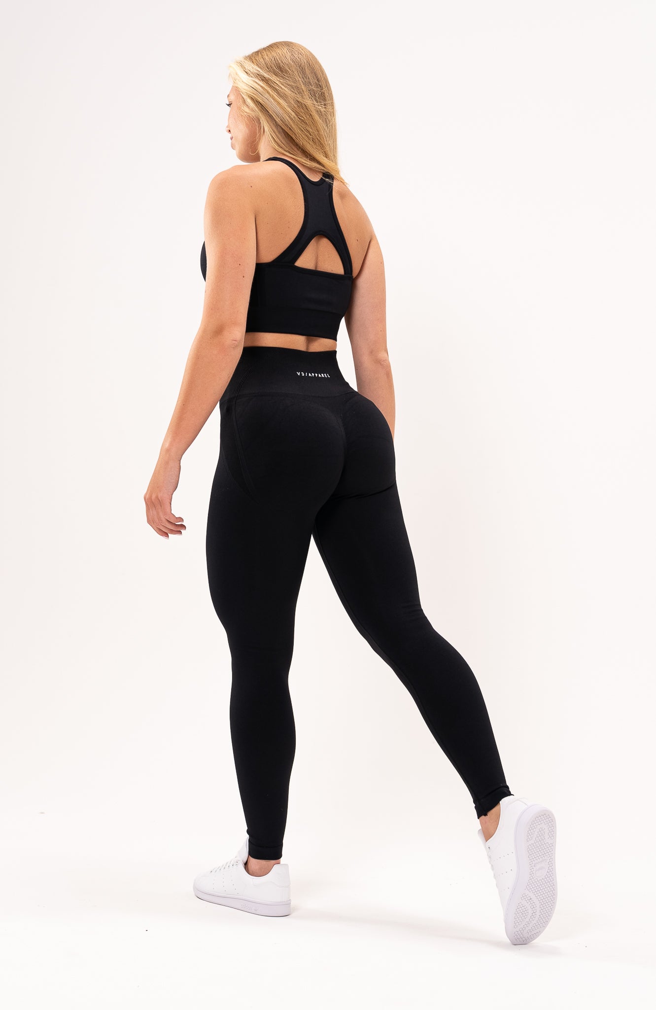V3 Apparel Women's Tempo seamless scrunch bum shaping high waisted leggings and training sports bra in black – Squat proof sports tights and training bra for Gym workouts training, Running, yoga, bodybuilding and bikini fitness.